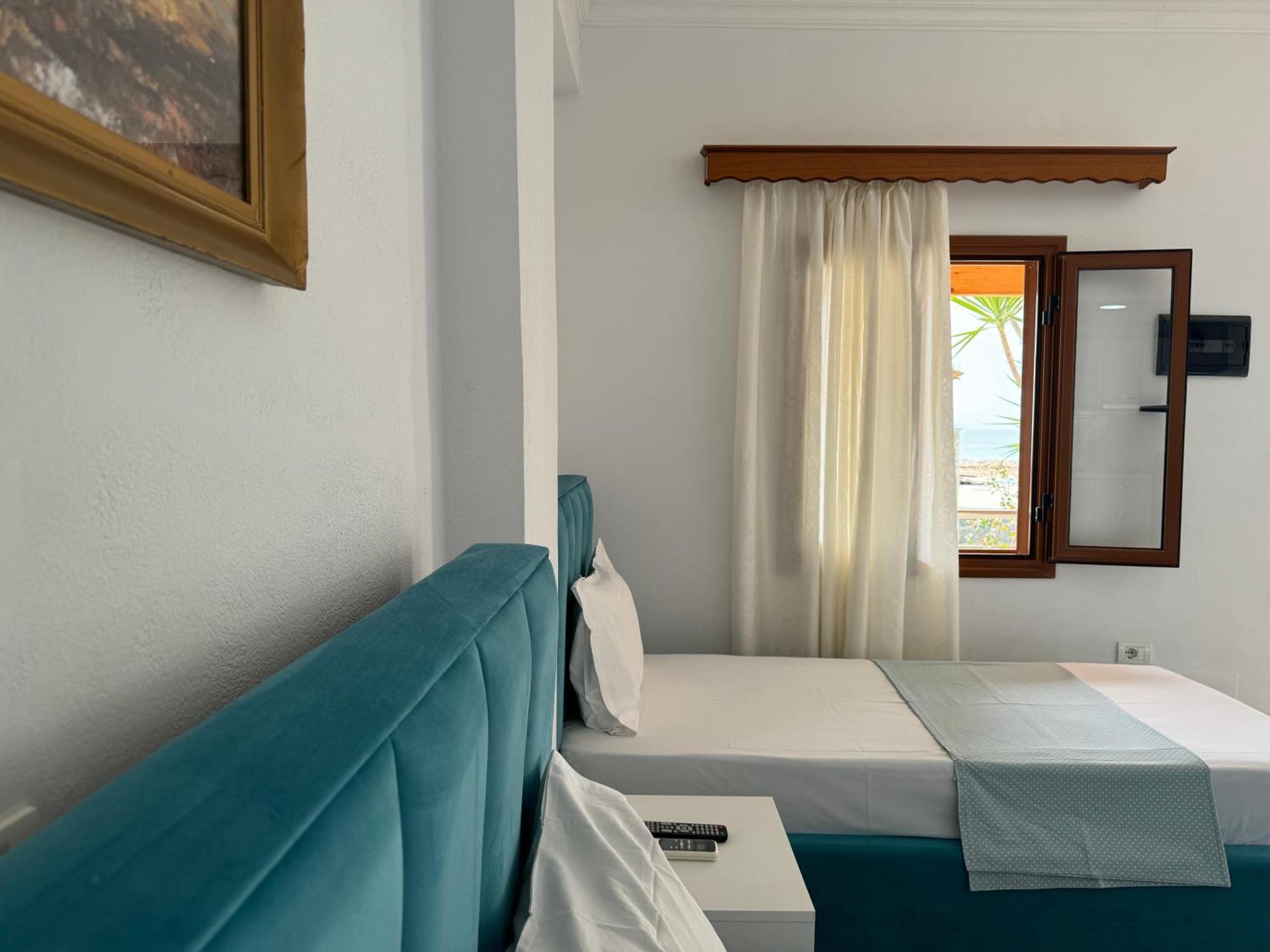Ionian View B&B Himare Cameră foto